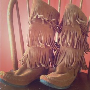 Minnetonka moccasin boot with tri-tier fringe